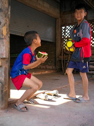 Vang Vieng et le lac Nam Ngum, Laos. Photographie de Jordy Meow, 1/48