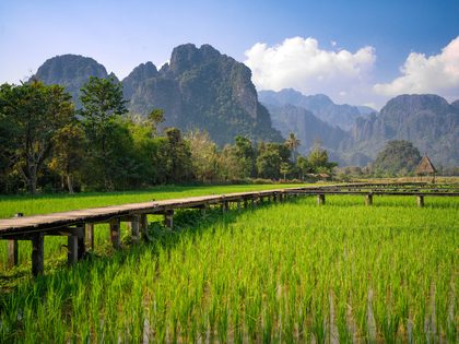 Vang Vieng et le lac Nam Ngum, Laos. Photographie de Jordy Meow, 4/48