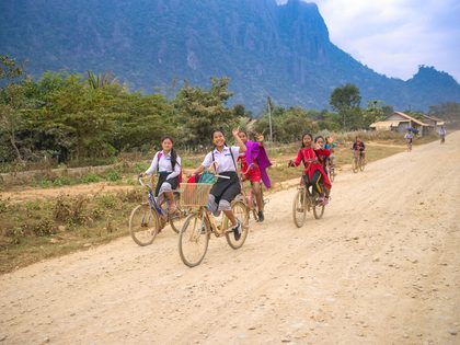 Vang Vieng et le lac Nam Ngum, Laos. Photographie de Jordy Meow, 6/48