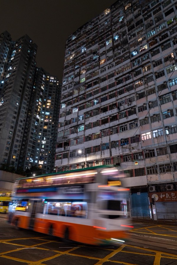 Le Monde, Printemps 2025, Hong Kong. Photographie de Jordy Meow, 17/64