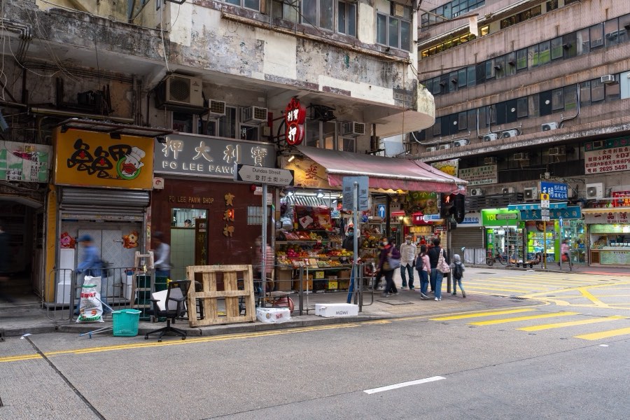 Le Monde, Printemps 2025, Hong Kong. Photographie de Jordy Meow, 41/64
